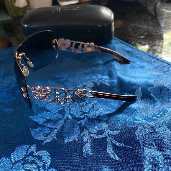 Chritian Dior Sunglasses - Picture 2 of 3